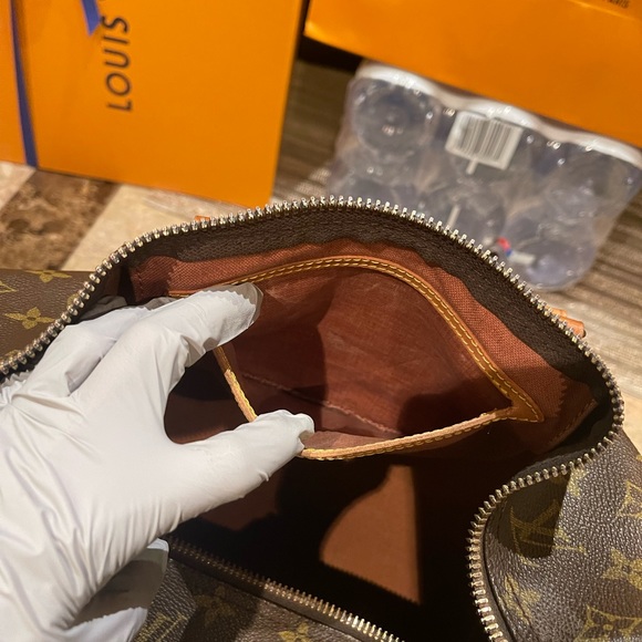 Authentic Louis Vuitton SPEEDY 40 - Picture 12 of 16